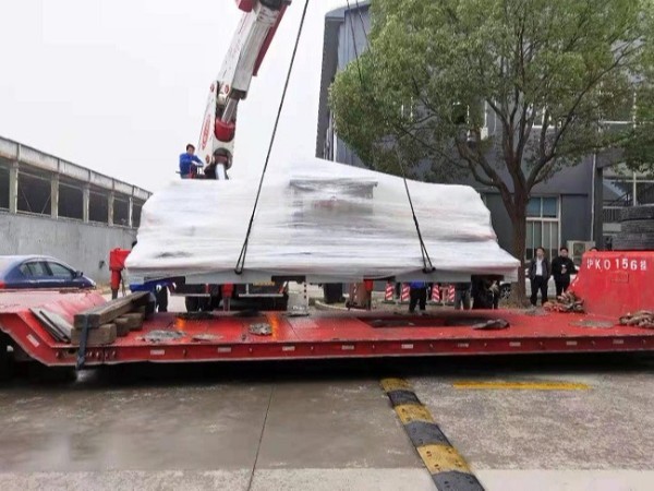 重型設(shè)備搬運公司如何搬運大型壓力機